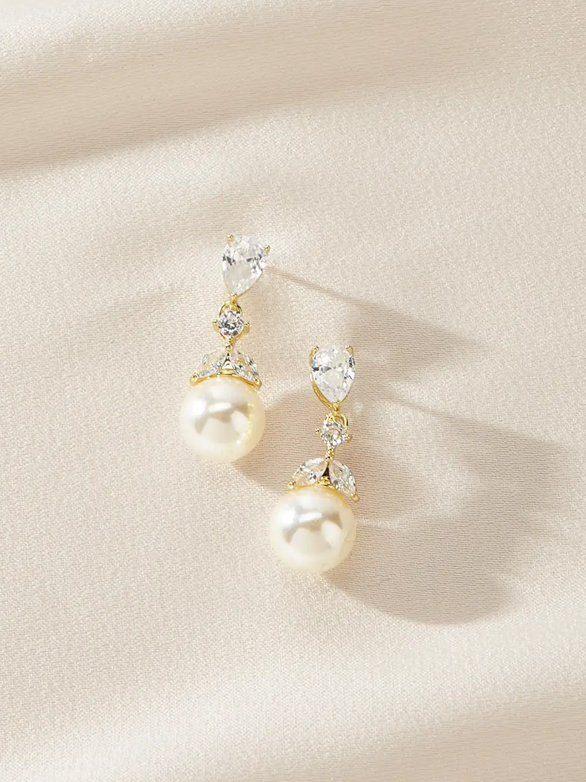 Pendientes de perlas del océano