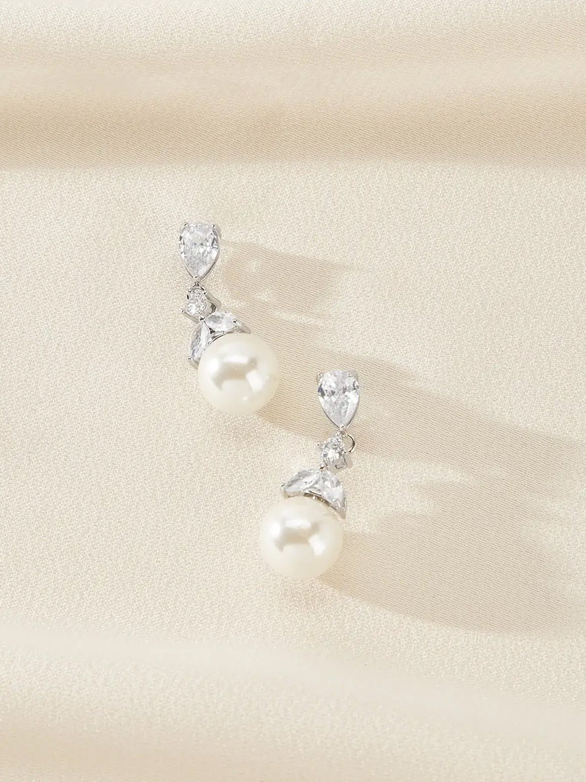 Pendientes de perlas del océano
