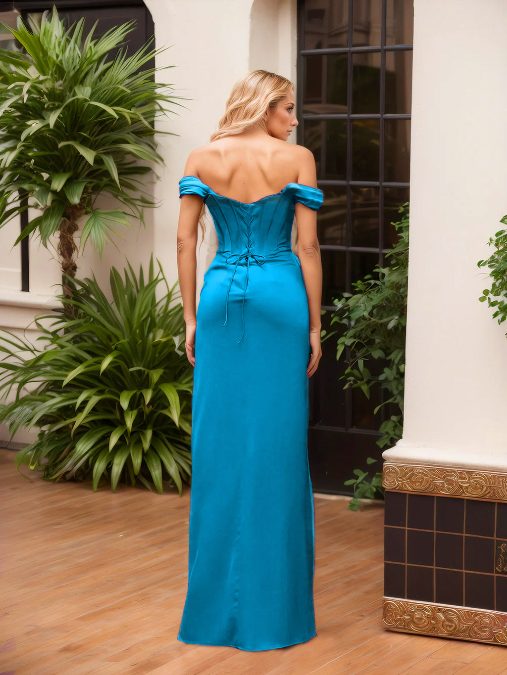 Vestido con hombros descubiertos y cintura ajustable