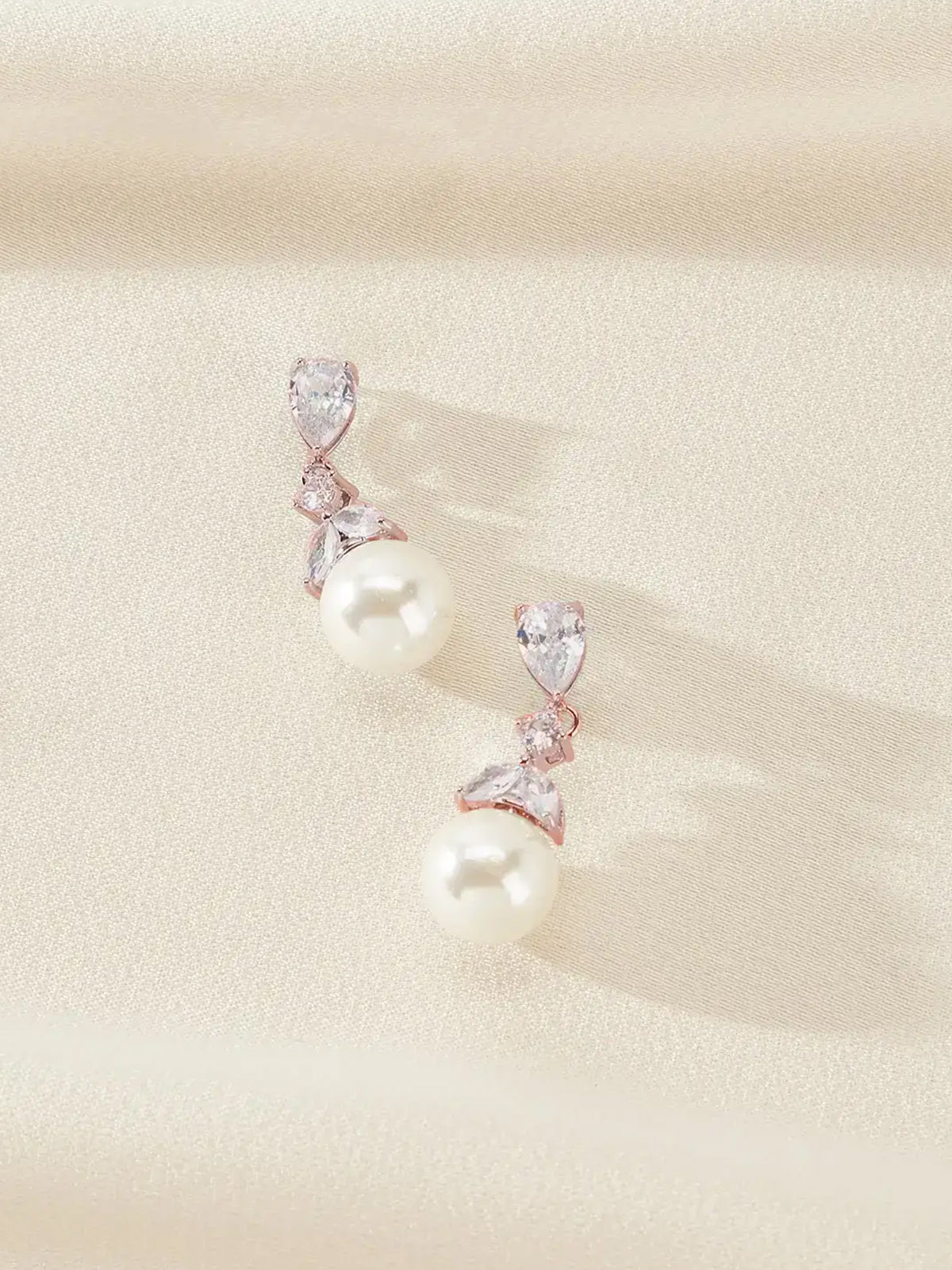 Pendientes de perlas del océano
