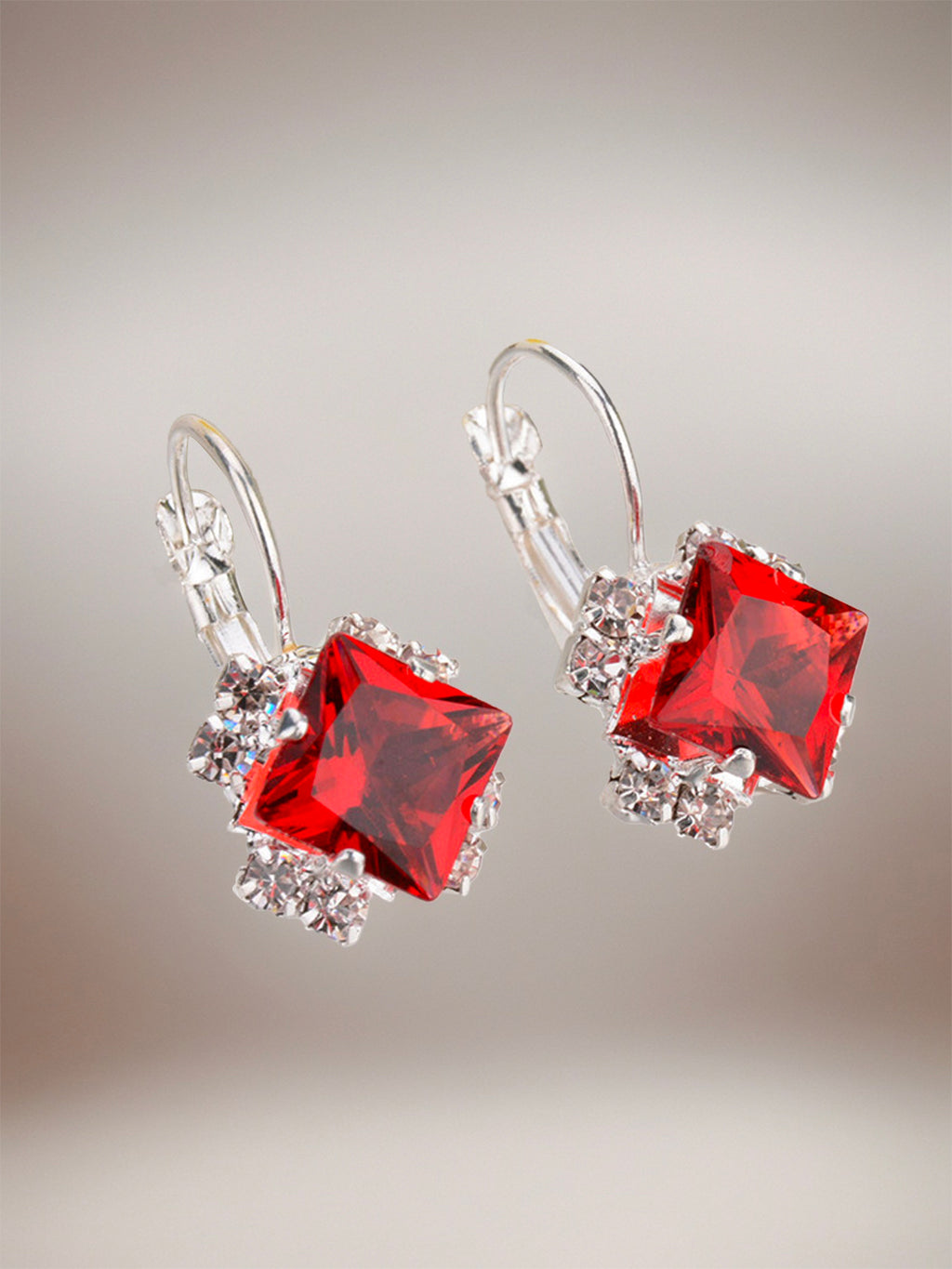 Pendientes rojos con diamantes de imitación y gemas