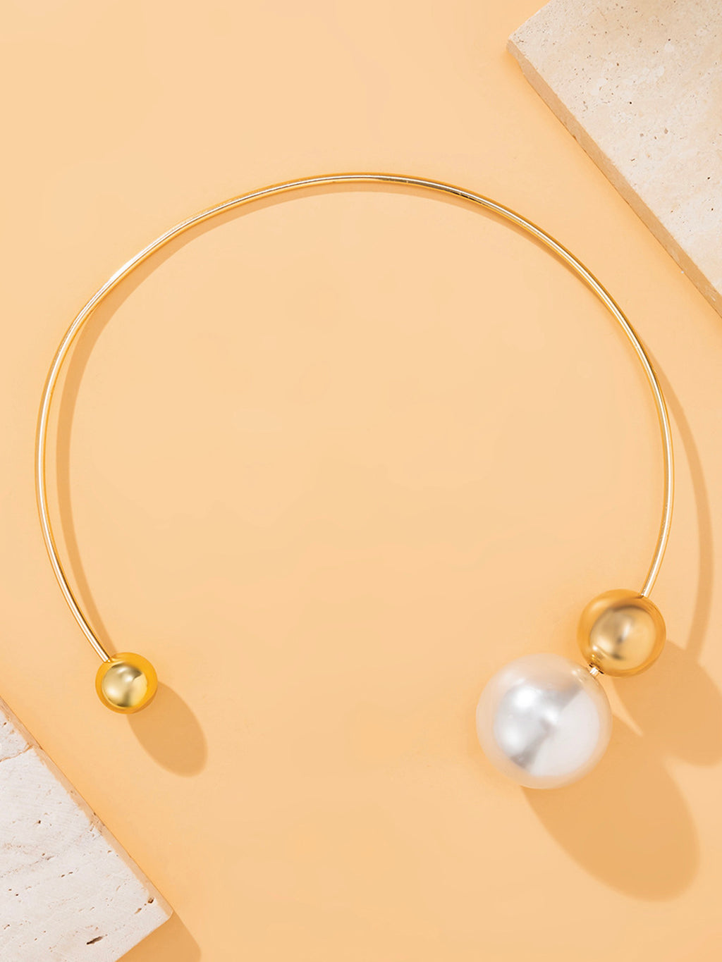 Gold Round Necklace with Pearl